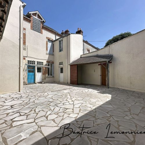 ORLÉANS, Maison de ville de 189,17m2, avec sa cour et son vaste garage, 377500€ FAI