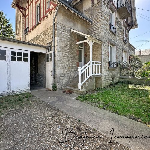 PITHIVIERS, Maison de ville sur sous-sol total de 106,5 m2, 174 000€ FAI