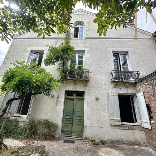 ORLEANS , Maison à rénover 160m2 jardin privatif et parkings privés 416 000 € FAI